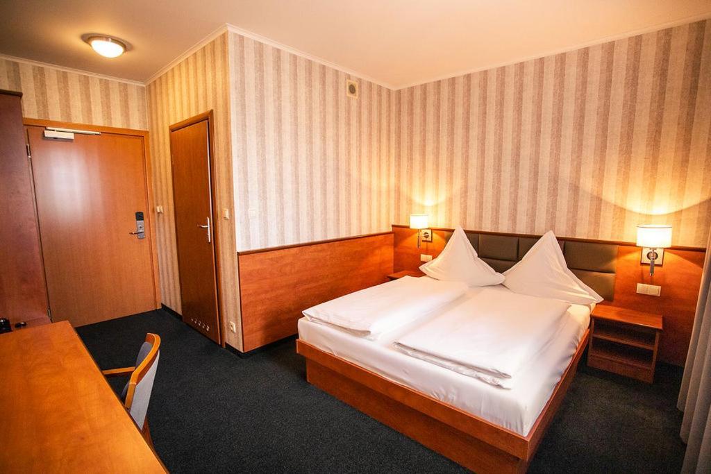 Business Hotel Vega Wroclaw Exterior photo