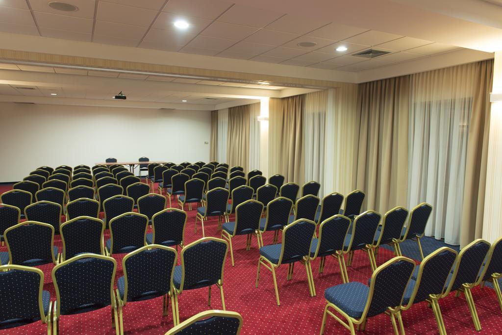 Business Hotel Vega Wroclaw Exterior photo